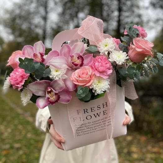 Нежно 💕 орхидея,Роза,кустовая хризантема ,диантусы в коробке