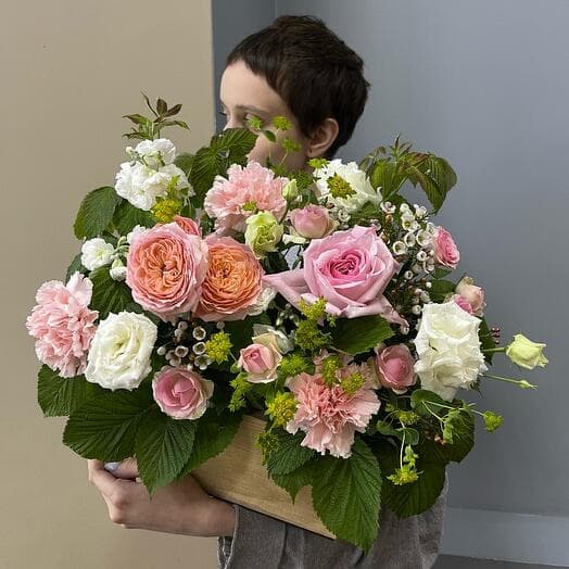 Ящик с цветами в нюдовых оттенках 💞