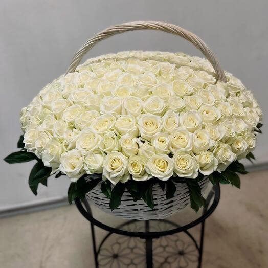 101 white rose in the basket