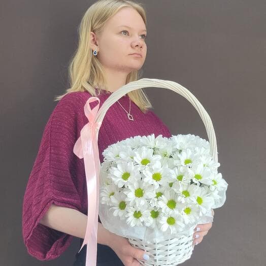 Chamomiles in the basket)