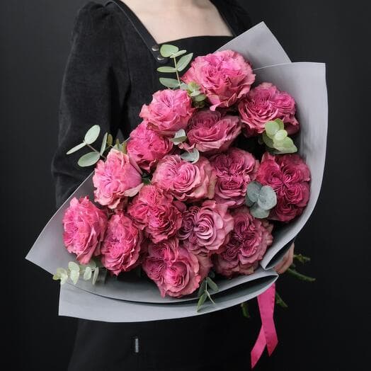 15 pionivate roses of country blues with eucalyptus MB102