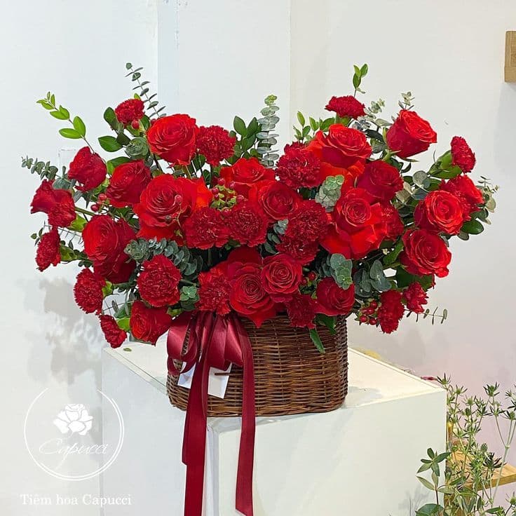 Нежная композиция в корзине 🌹