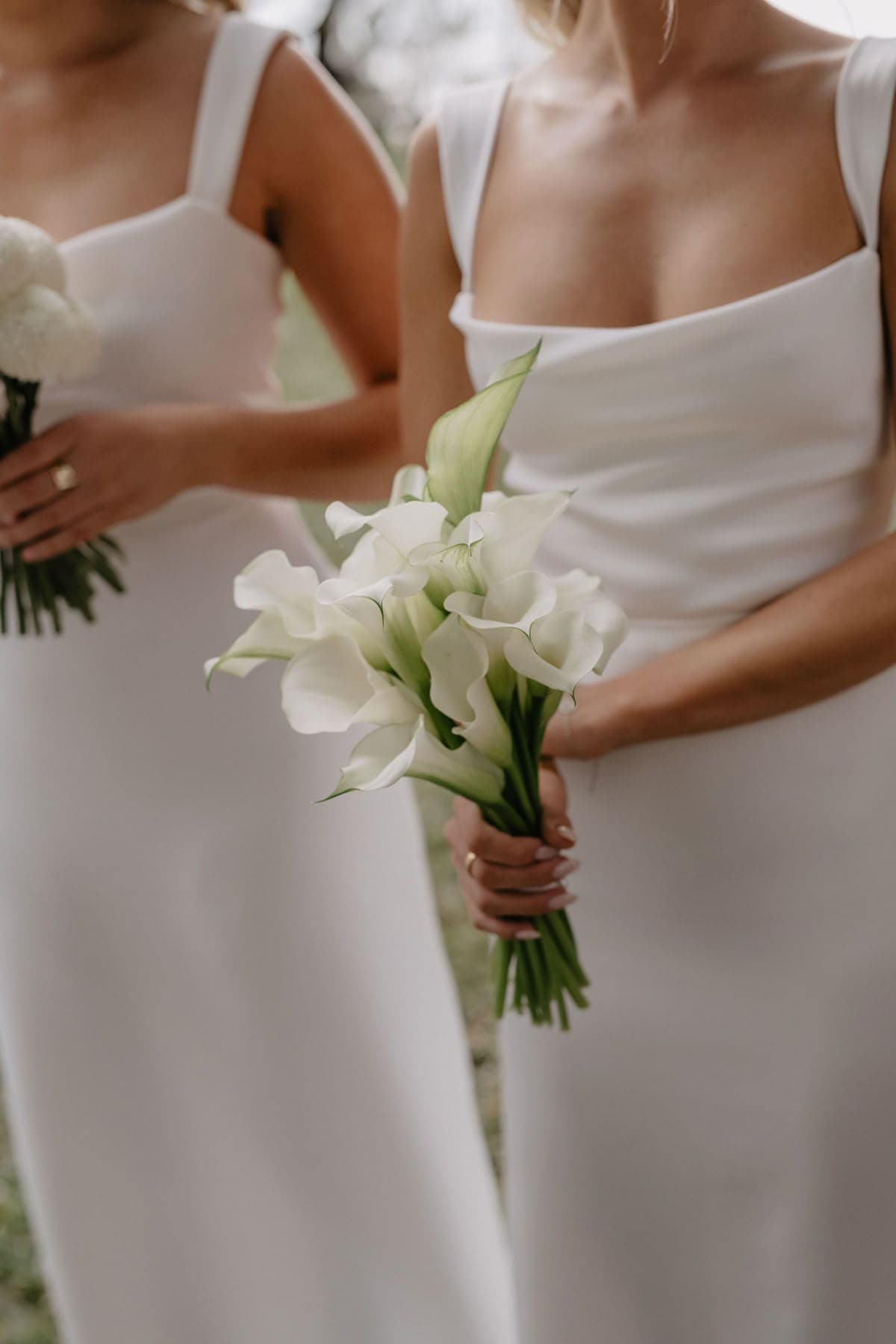 Elegant mono bouquet 💮