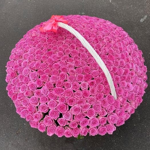 Basket with roses
