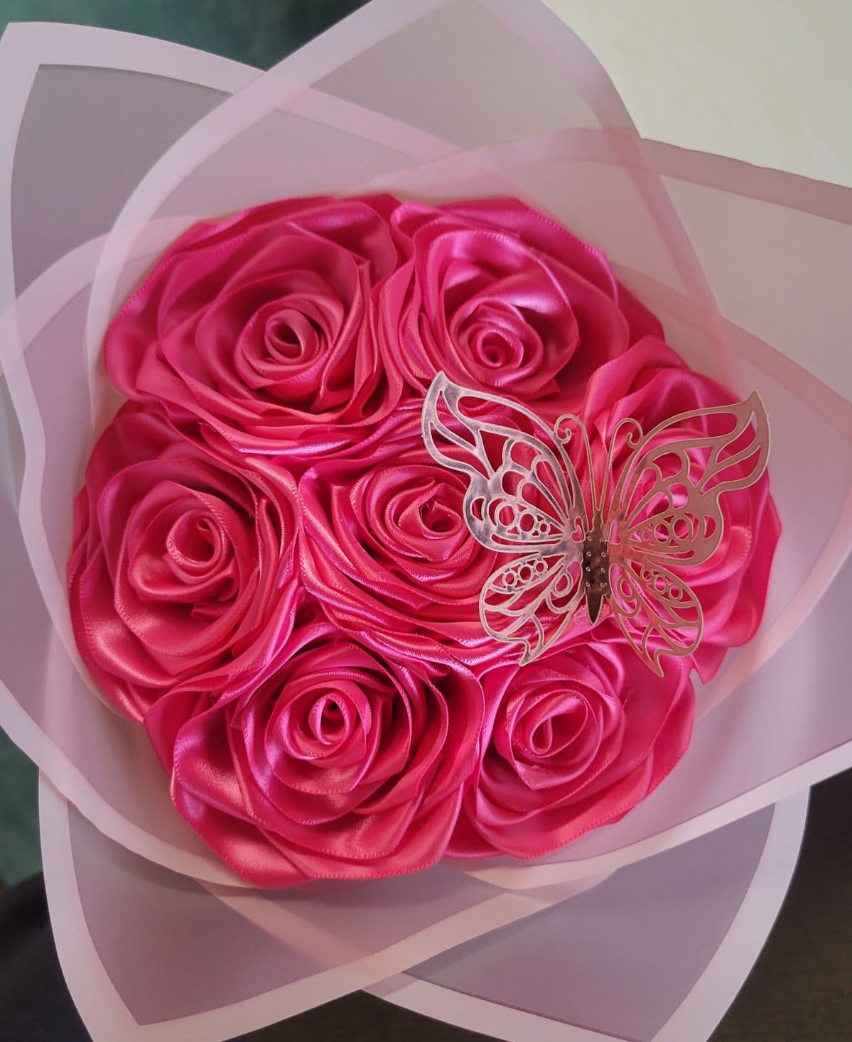 7 pink roses