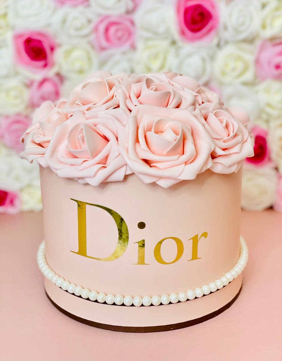 Bright boxed bouquet 🌷