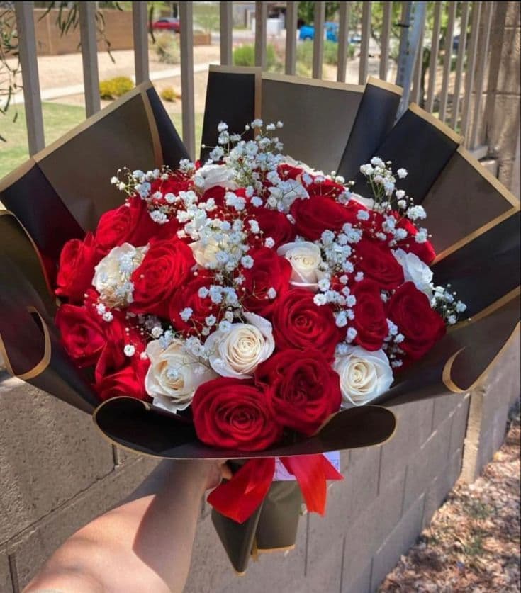 7 red roses