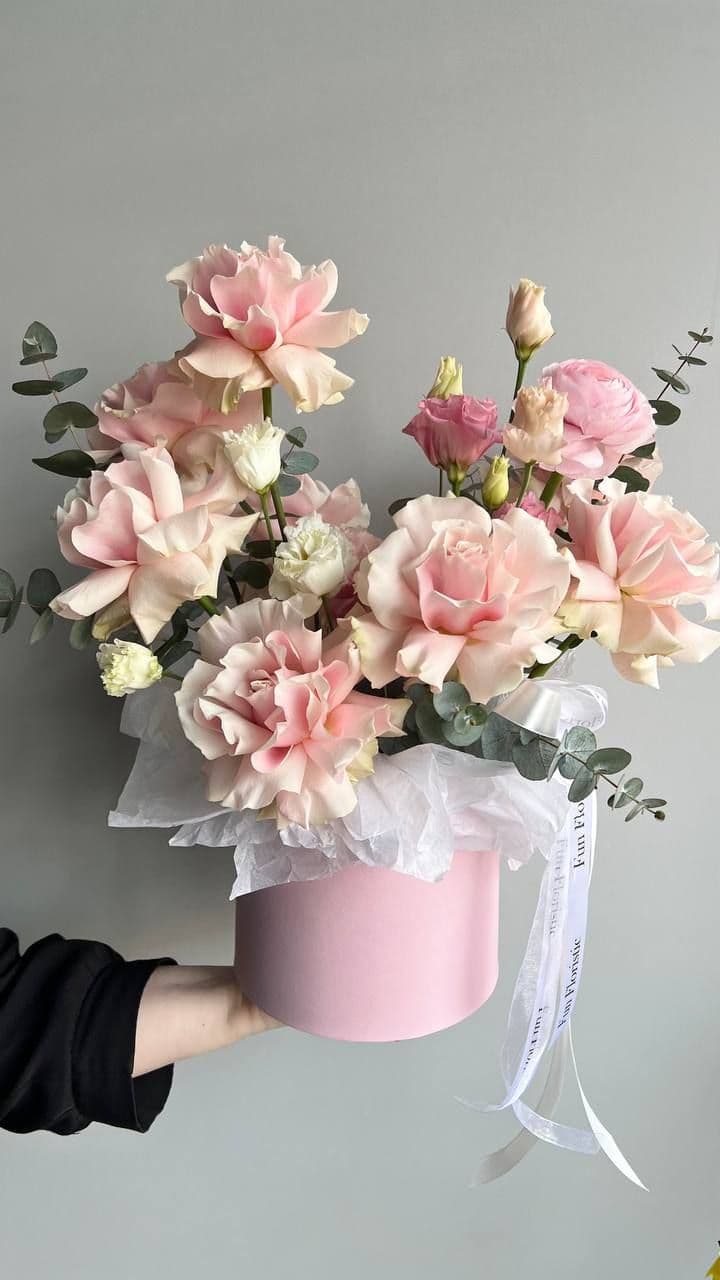 Bright boxed bouquet 🌷