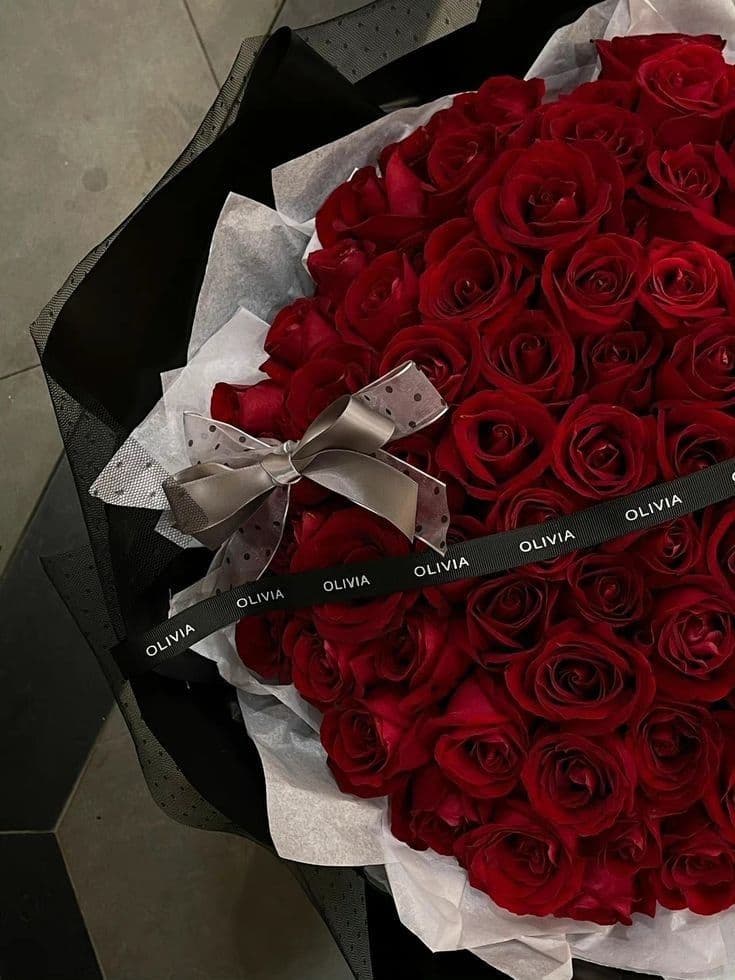 7 red roses