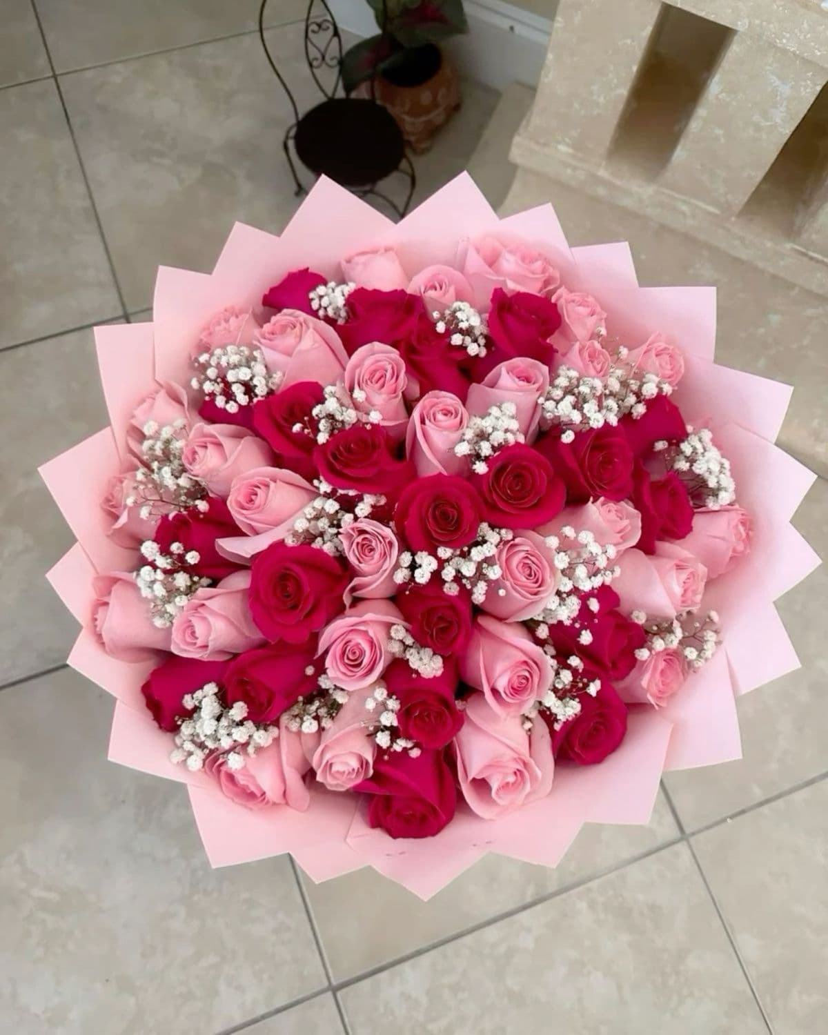 7 pink roses