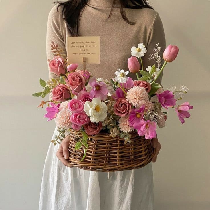 Elegant flower basket 💮