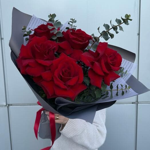 5 roses with eucalyptus in the bouquet "Passion"