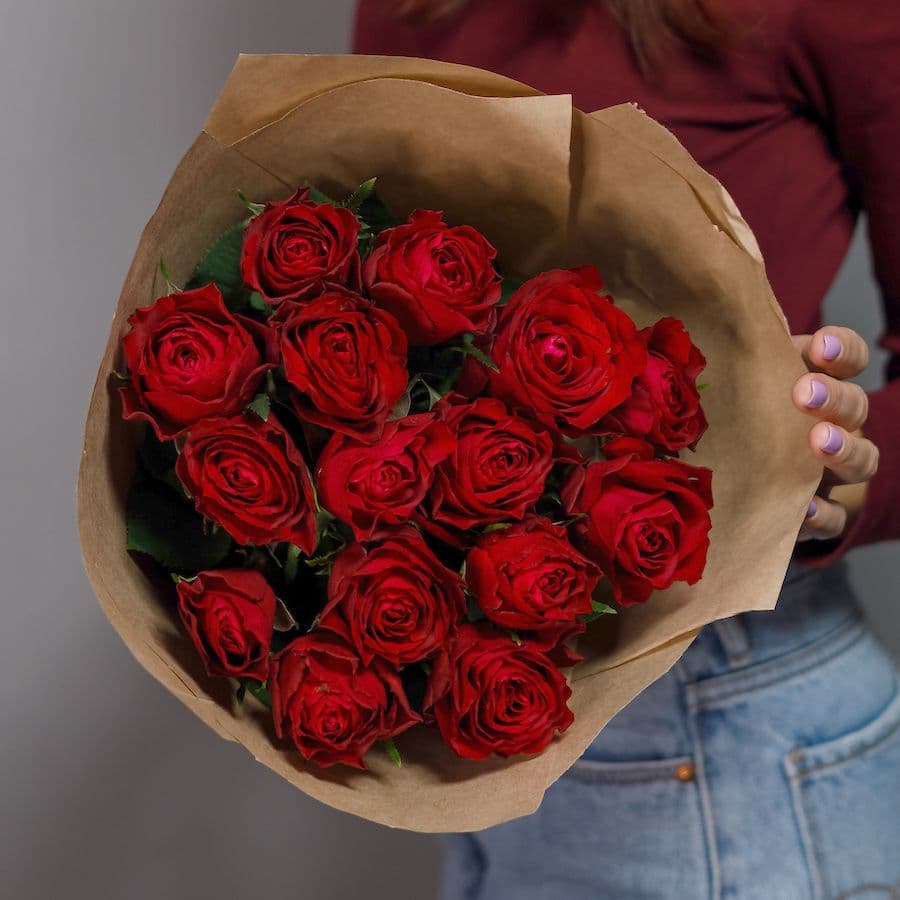 15 red roses