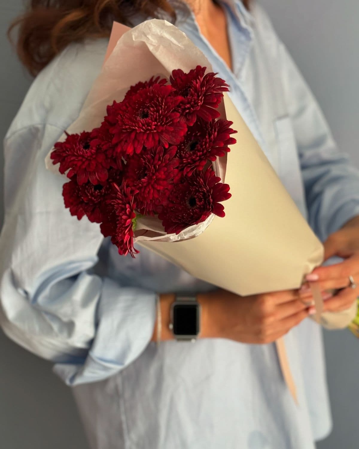 Elegant mono bouquet 💮