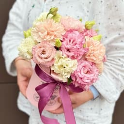 Композиция в коробочке с эустомой0