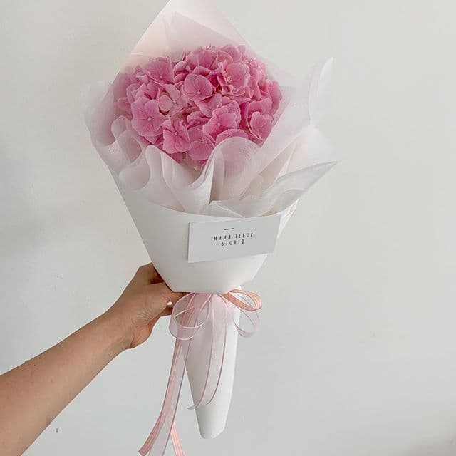 Fresh single-flower bouquet 🌿