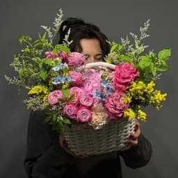 Корзина с гортензией ,пионовидные розой,кустовой розой0