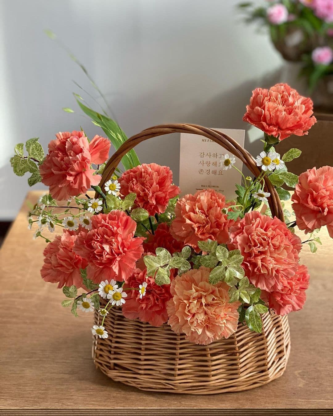 Уютная цветочная корзина 🌺