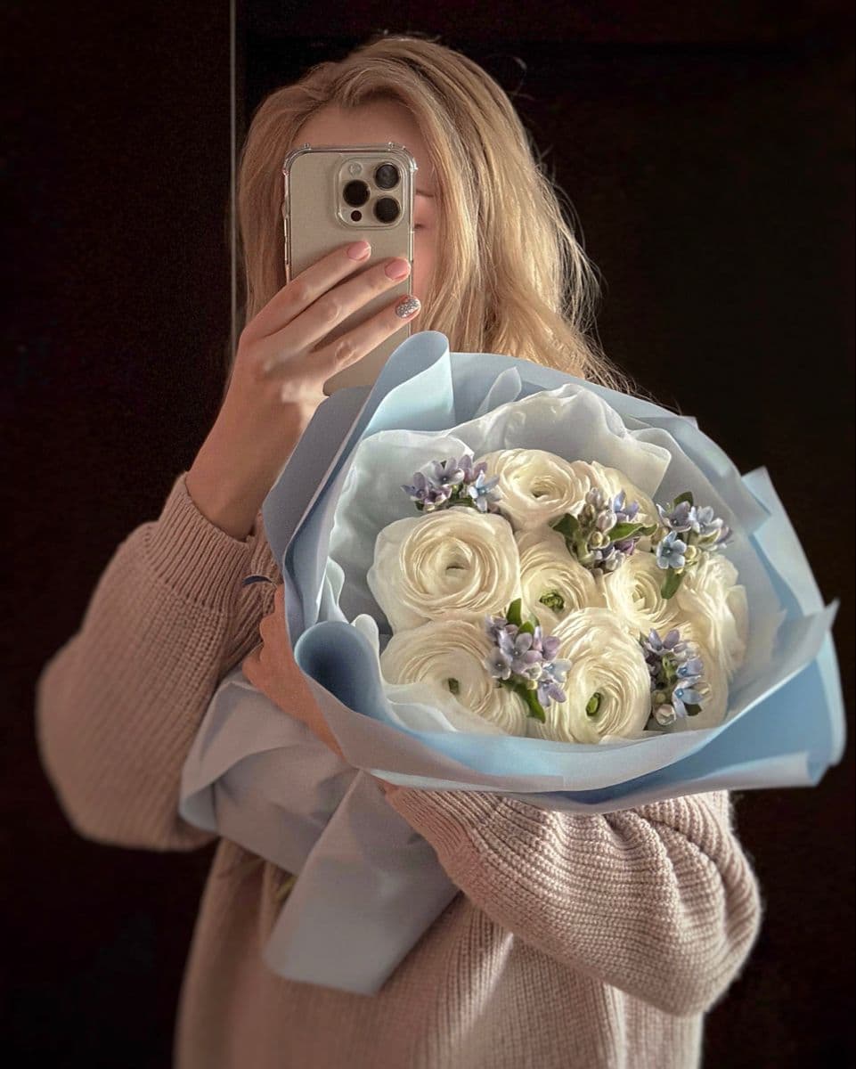 Romantic mono bouquet 💐