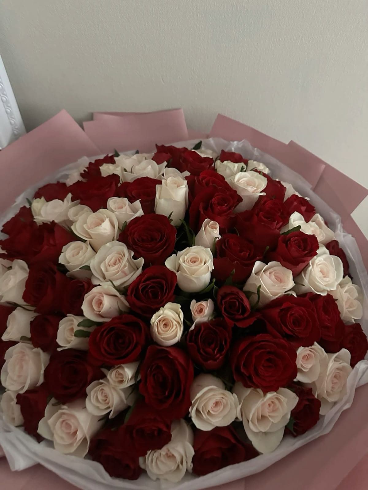 15 red roses