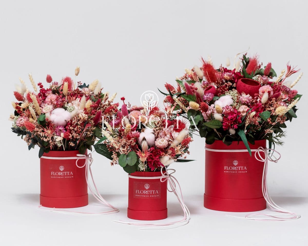 Bright boxed bouquet 🌷
