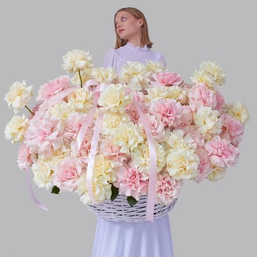 101 French rose in a delicate color basket. Bouquet F201 Capital flowers