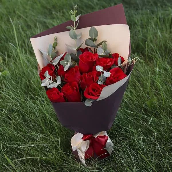 15 red roses