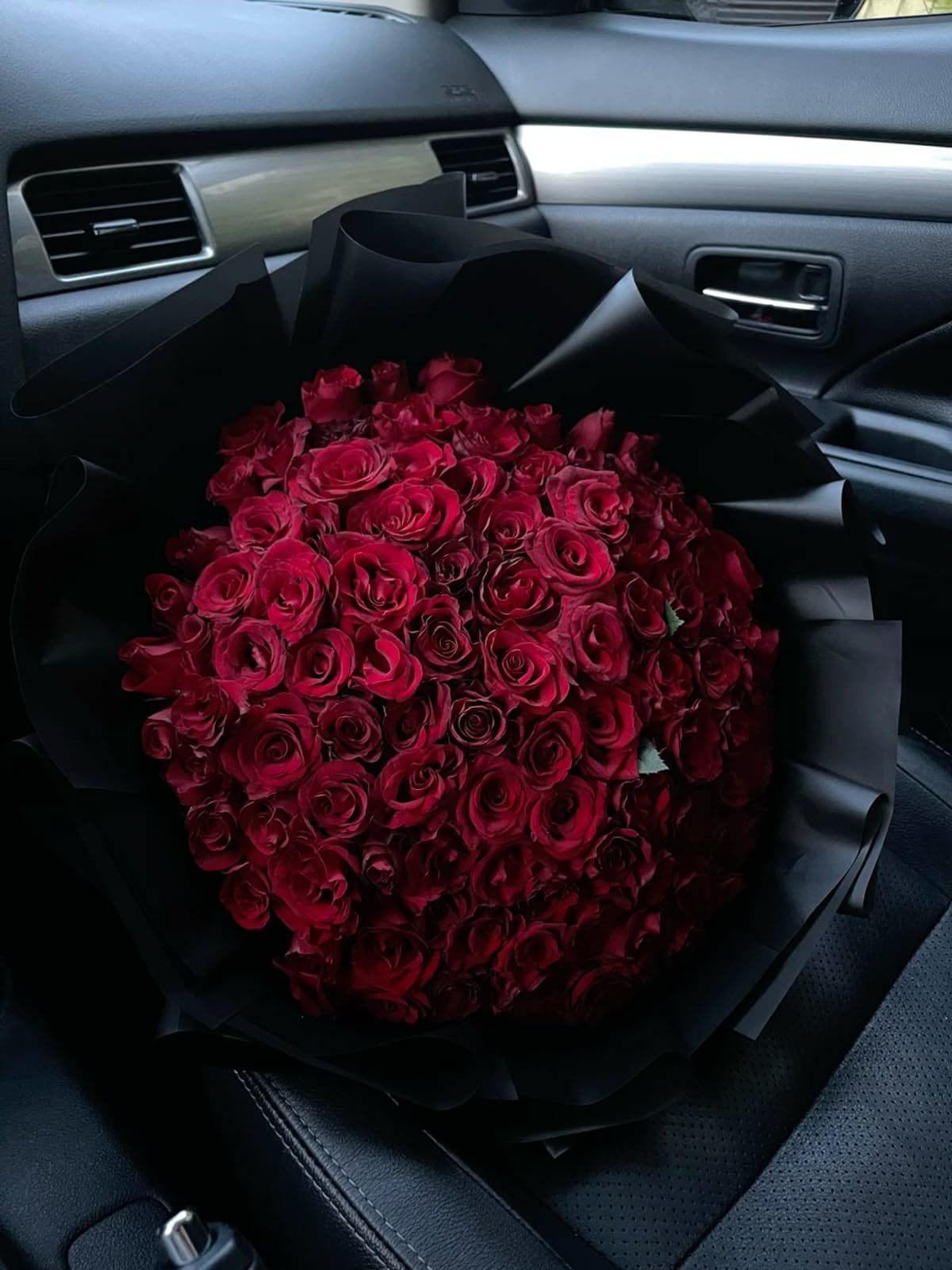 Romantic bouquet of 101 roses 🌹