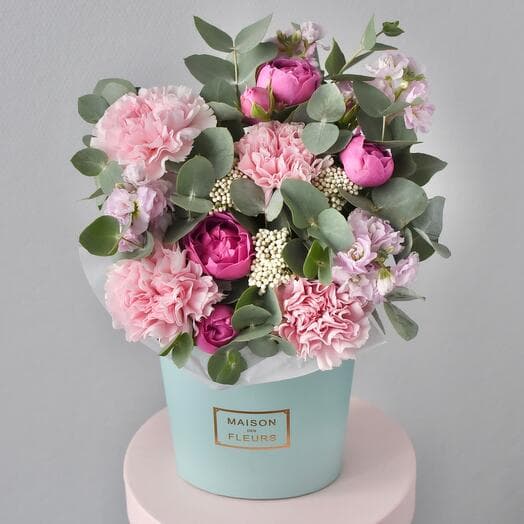 Цветы в коробке «Завтрак у Тиффани» с розой Мисти баблс | Букет 13 Bottega dei Fiori