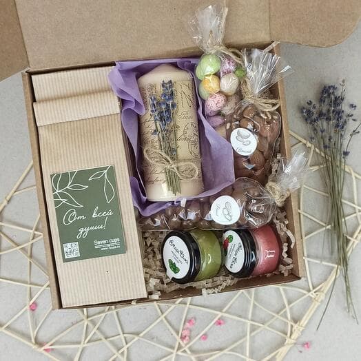 Gift set with nuts, honey, tea and candle