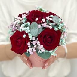 Bouquet of roses, gypsophils and eucalyptus in a glass flame / bouquet of flowers / Flower bouquet0