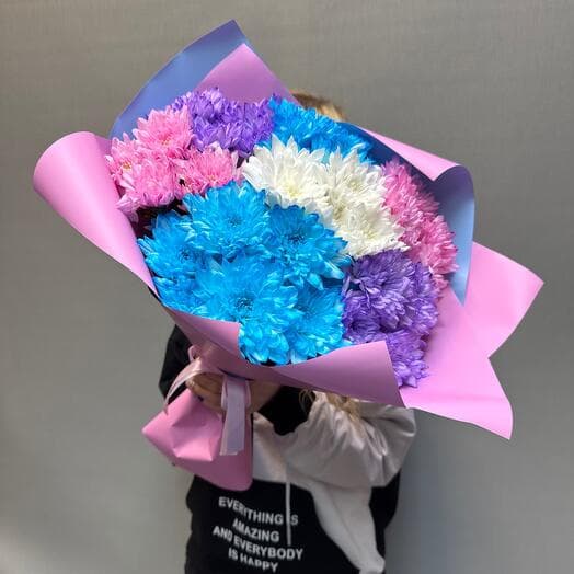 Яркий большой букет кустовая хризантема