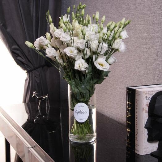 Bouquet of white lysianthus in a vase