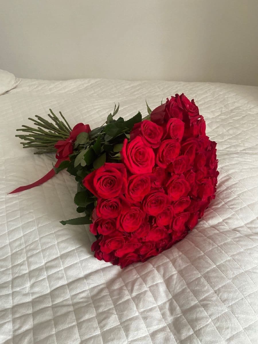 21 red roses