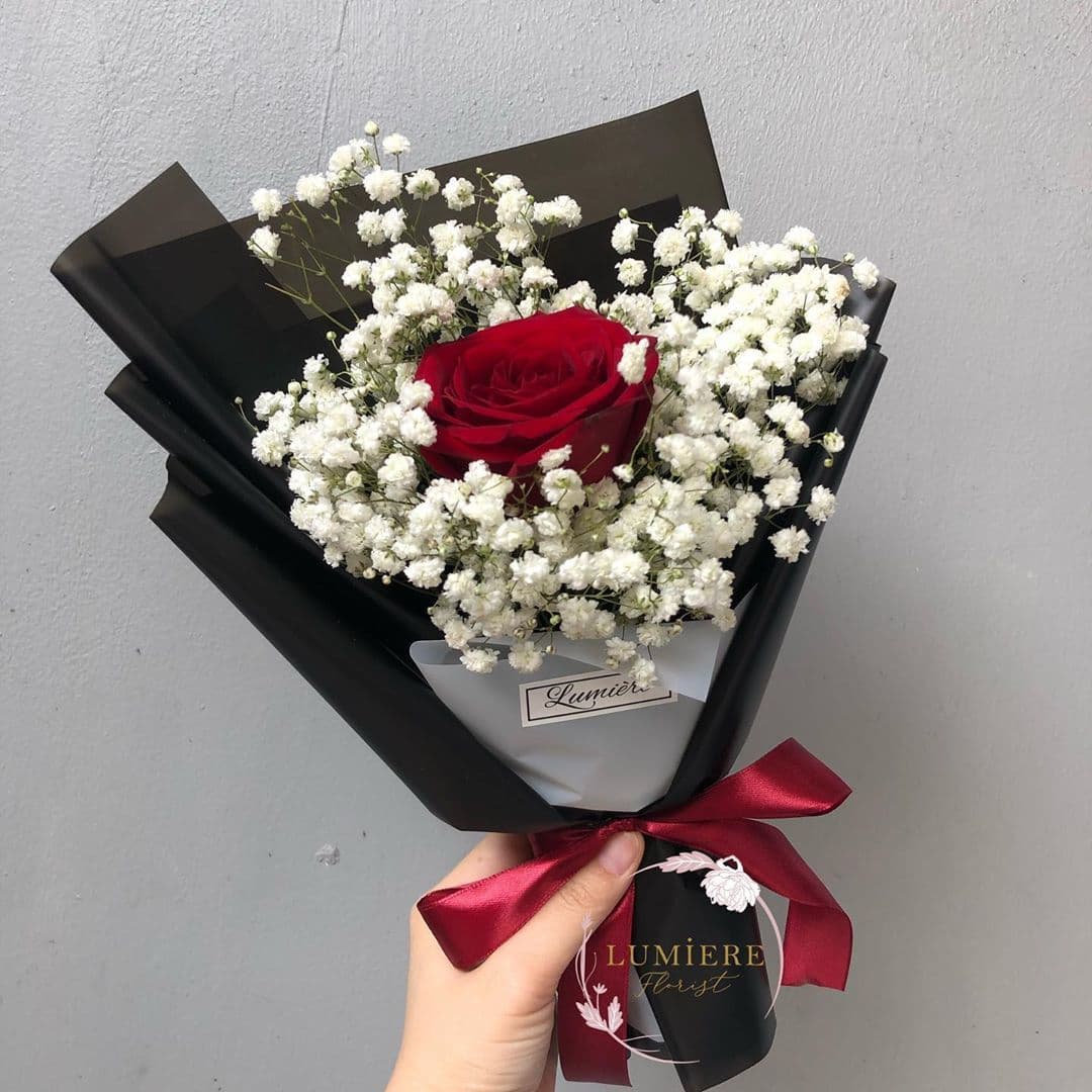 Festive floral composition 🎉