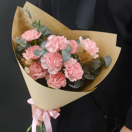 Bouquet of 9 pink dianthus with eucalyptus and lagurus MB317