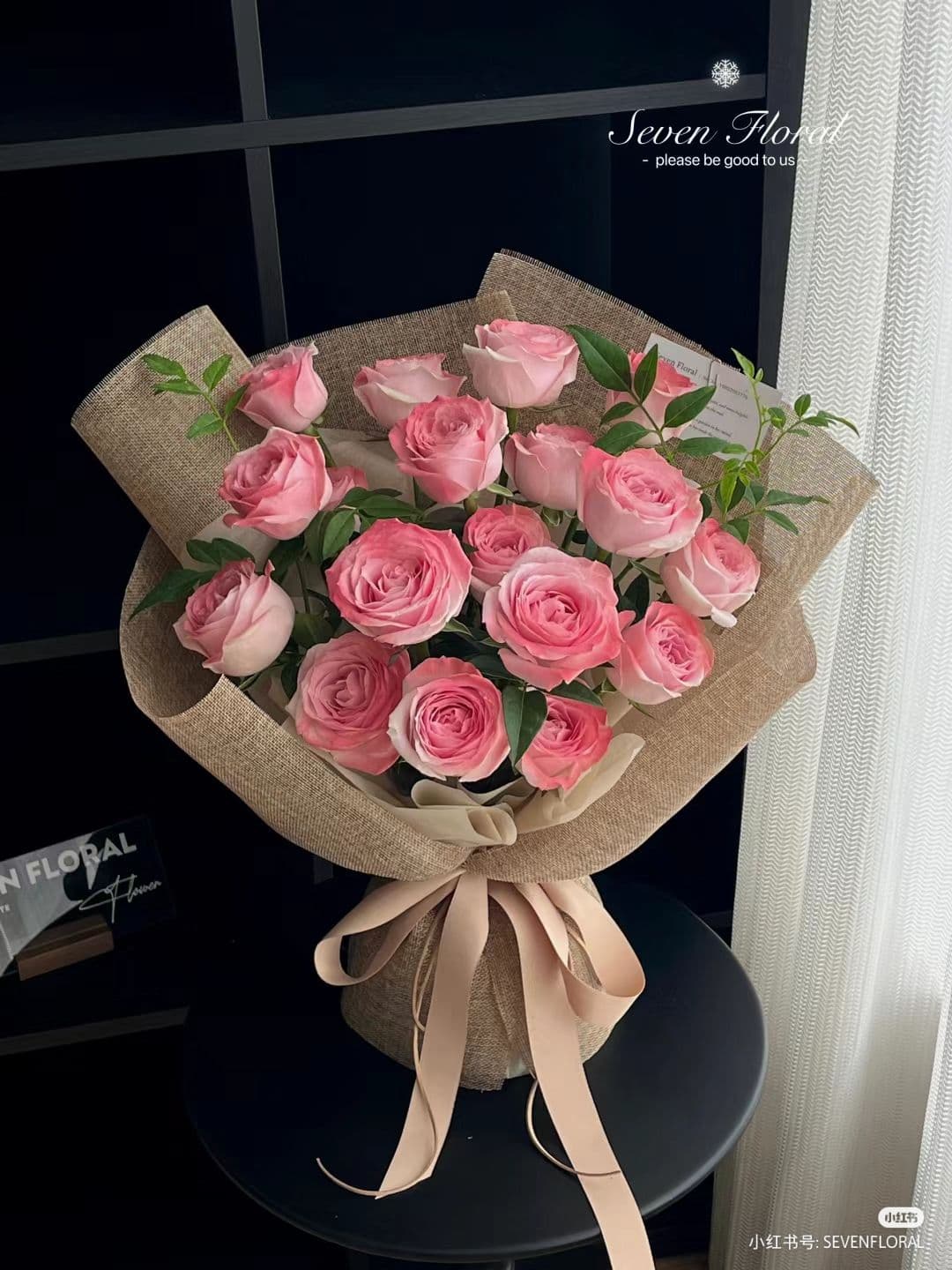 Bright mono bouquet 🌷