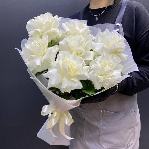 Bouquet of white French roses
