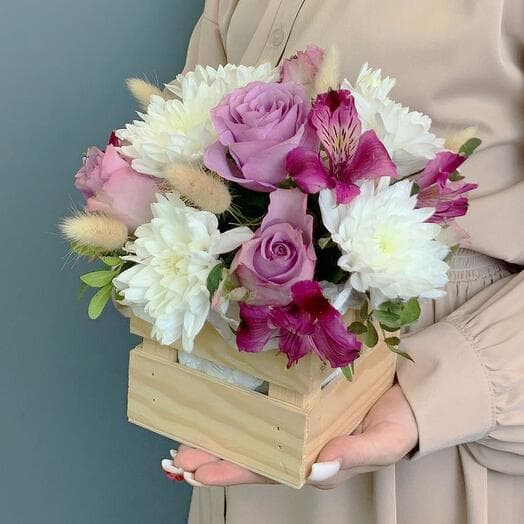 Box with flowers purple roses and chrysanthemum 66998-F