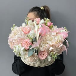 Hydrangea basket, bush roses and Mattiola 🌈 (000300020005)0