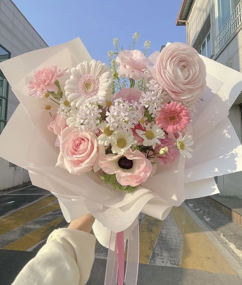 Уютная цветочная композиция 🌺