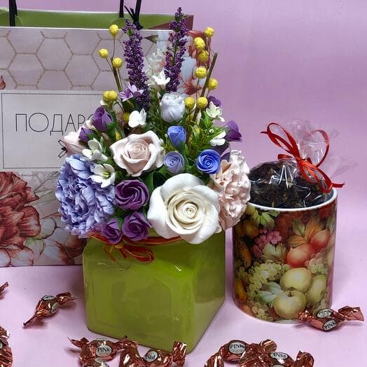 Gift set with the composition "Tenderness" for mom on mother's day