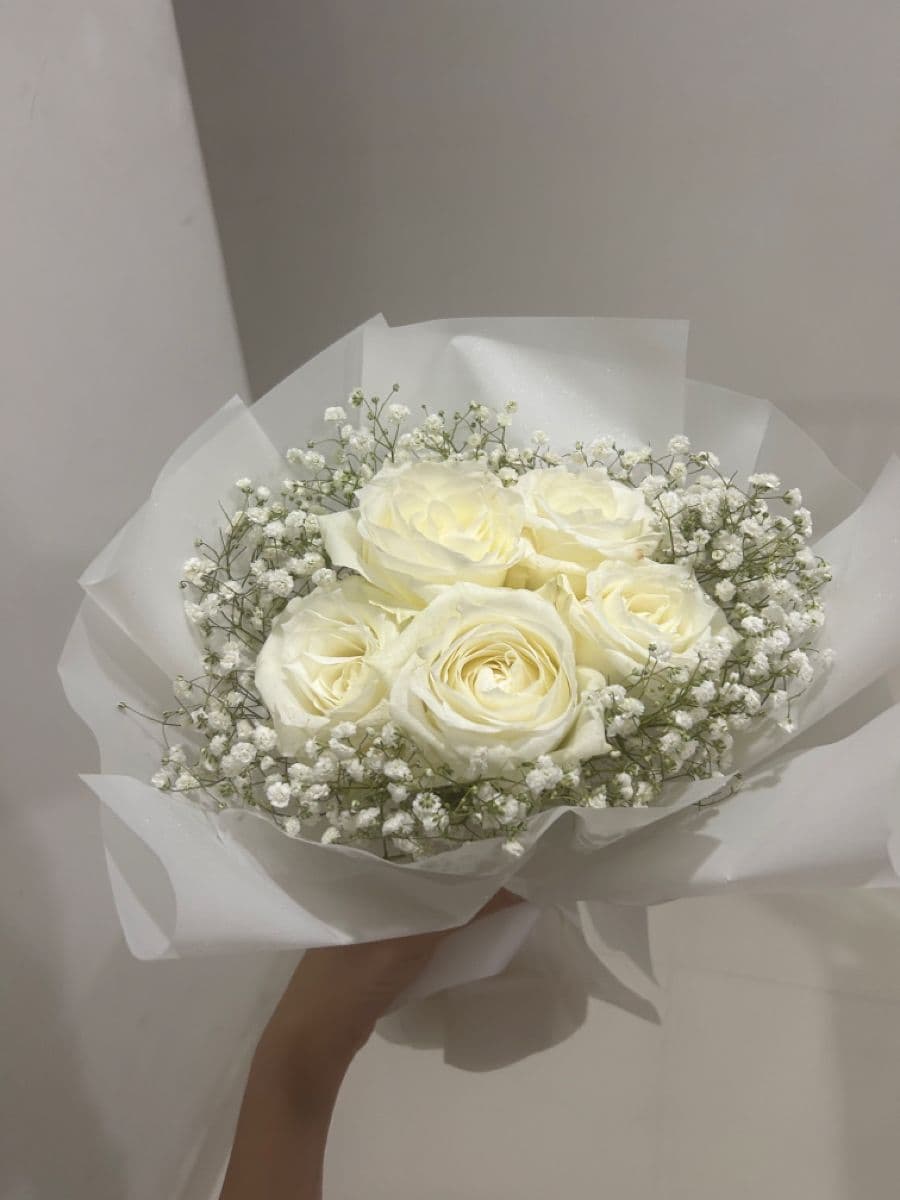 21 white roses