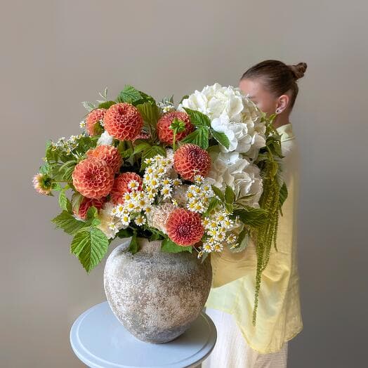 Interior bouquet with orange dahlias and white hydrangea size XL