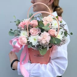 Сумочка «Отличник» (Роза Бомбастик, диантусы, хризантема, лимониум, эвкалипт)0