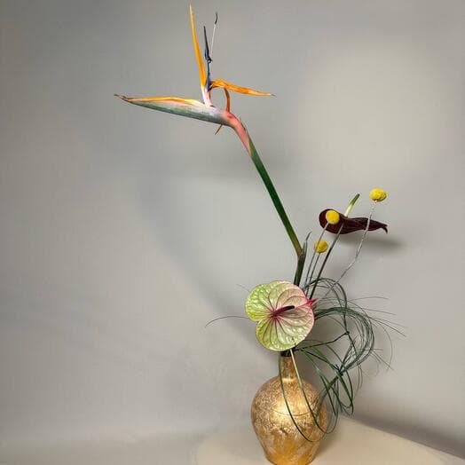 Ikebana in gold