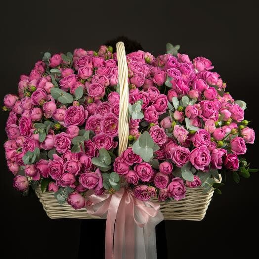 Большая корзина с кустовыми  пионовидными розами Misty Bubbles "Pink Queen ️"