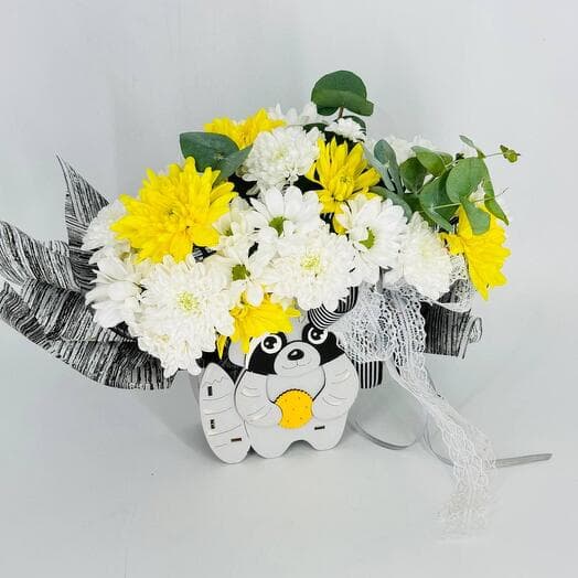 Children's bouquet of camsantem daisy in kashpo raccoon