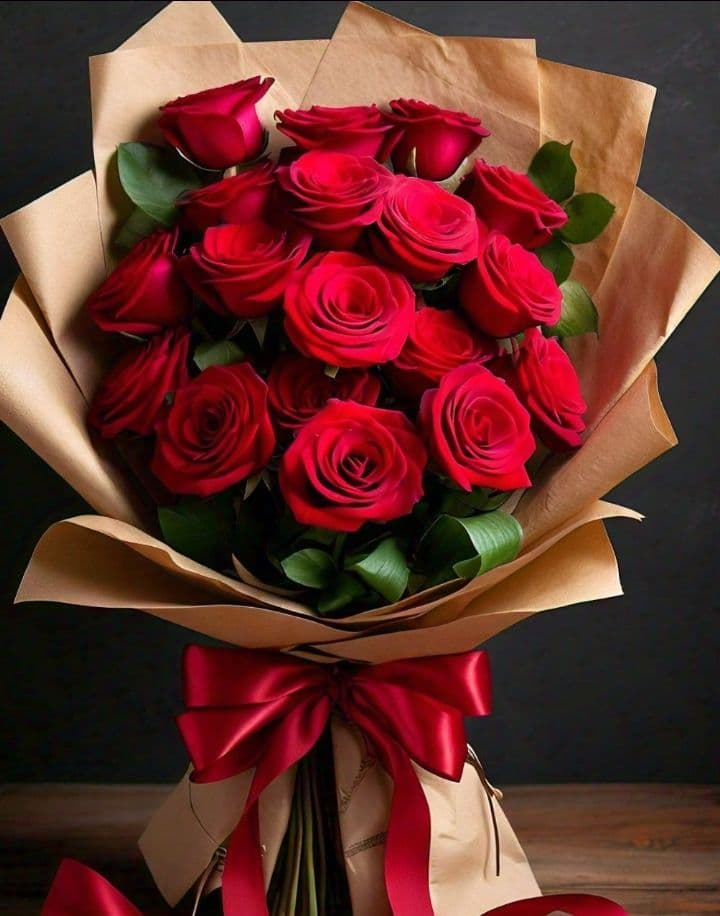 25 Red Roses Luxurious 💎