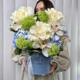 Composition with French roses, hydrangea, viburne and orchids0